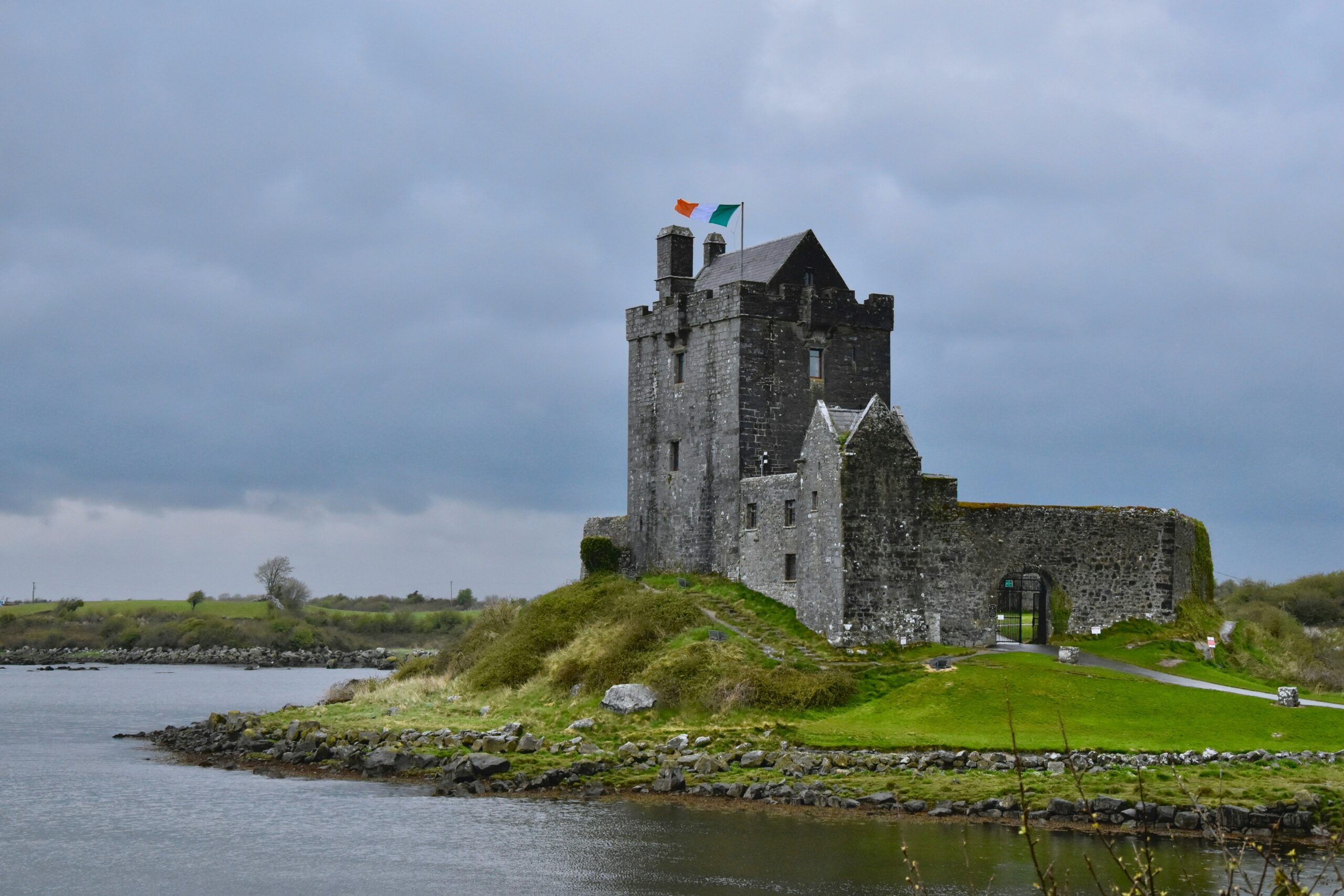 The Giant of Loch Léin: Irish Folklore